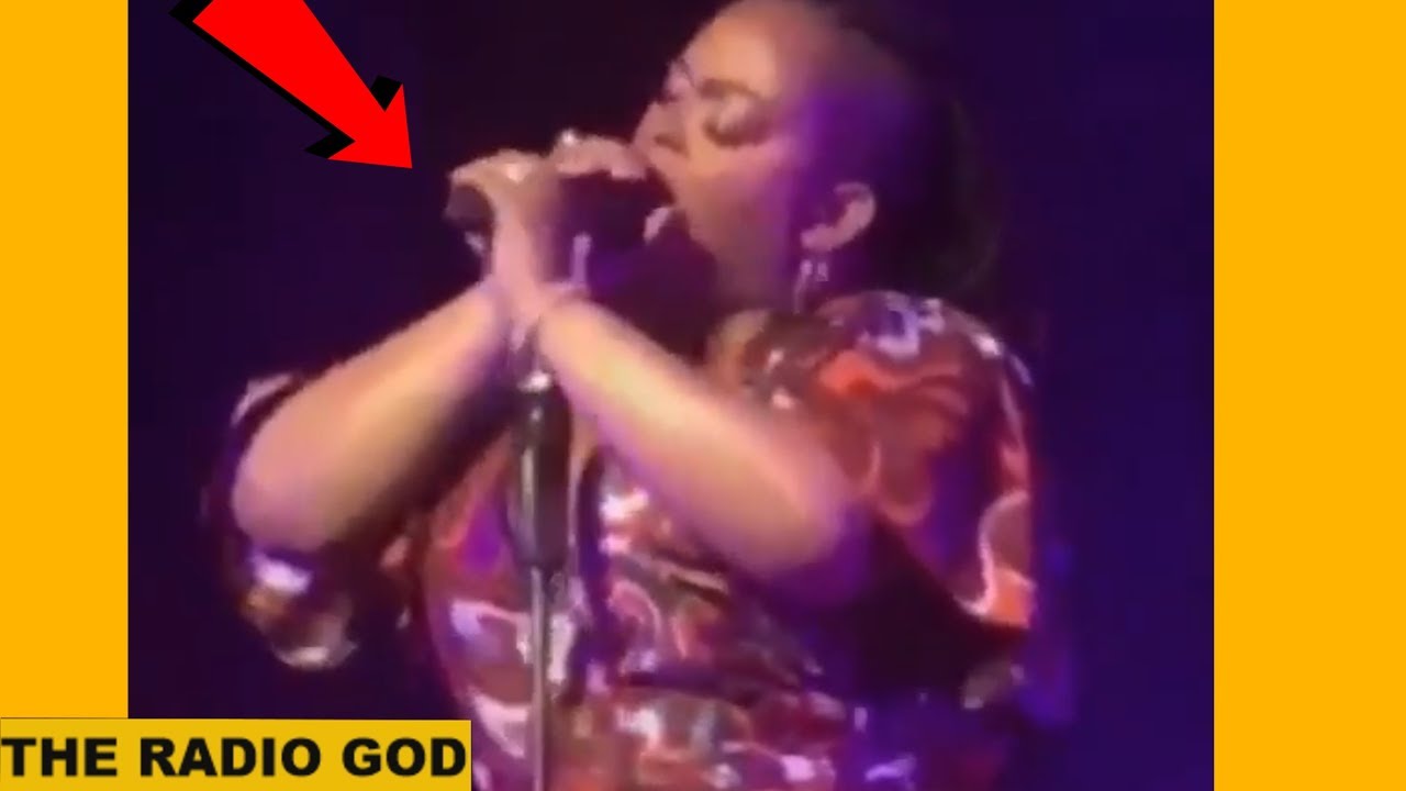 Video Jill Scott Showcases Her Oral Skills On Stage With A Mic Wow 